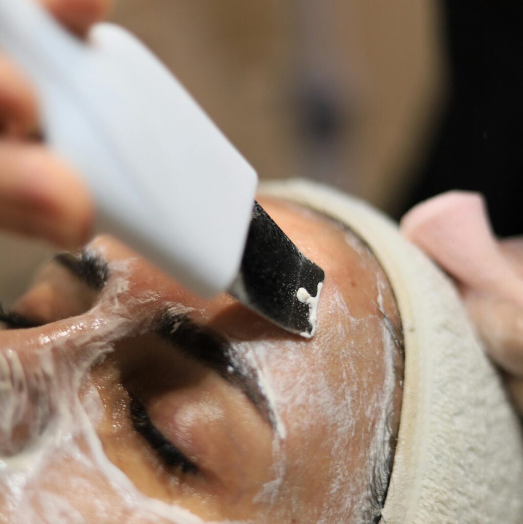 spatula facial cleansing device